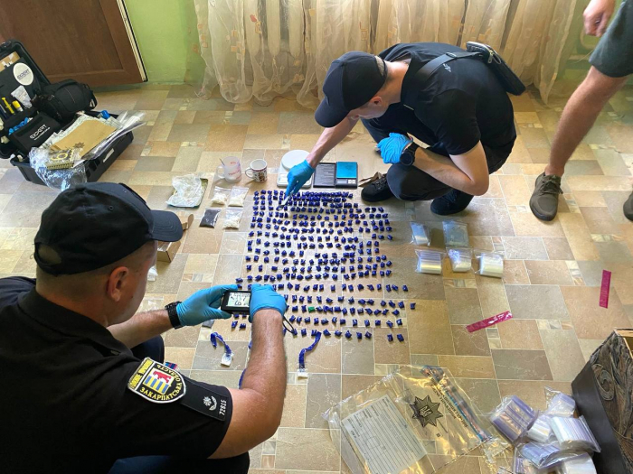 Поліція Закарпаття заблокувала канал постачання наркотиків у регіон – вилучено товару на майже 1 млн гривень

