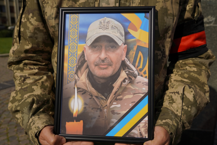 Сьогодні Ужгород попрощався із 49-річним захисником України - старшим сержантом Віктором Завадяком
