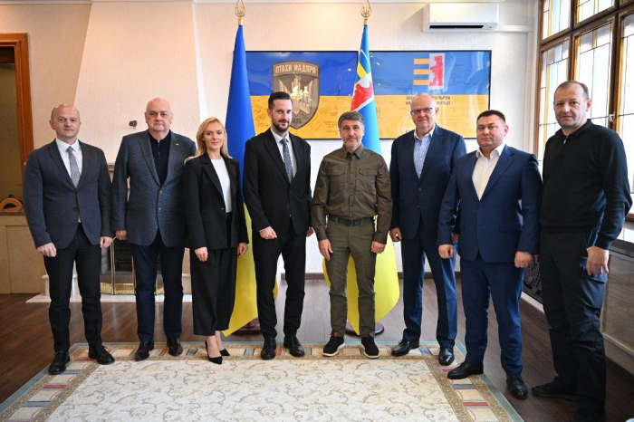 Пішохідний перехід на ПП «Ужгород – Вишнє Нємецьке», нові інфраструктурні проєкти, залучення інвестицій – ключові теми зустрічі в ОВА