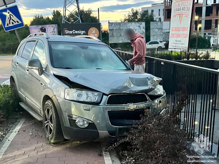 Скоїв дві ДТП та їздив напідпитку: в Ужгороді патрульні притягнули до відповідальності порушника

