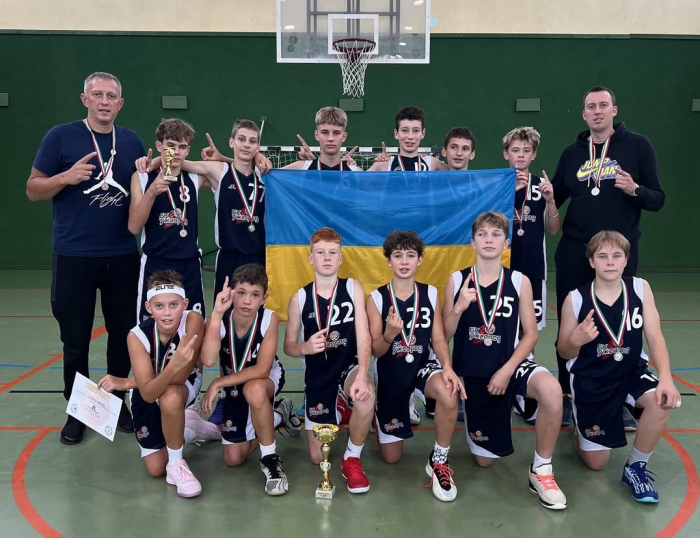 Юні ужгородські баскетболісти здобули «срібло» на міжнародному турнірі в Угорщині