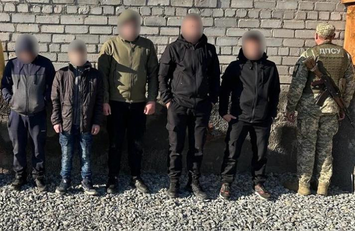 На Закарпатті прикордонники затримали чотирьох «клієнтів» та переправника
