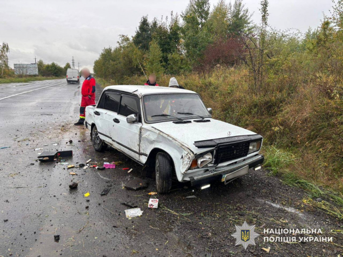 Поліція Ужгородщини розслідує смертельну ДТП, внаслідок якої загинув водій легковика

