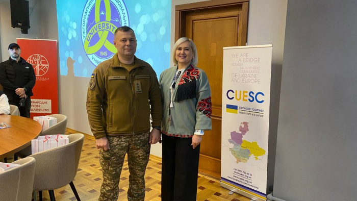 Гімн як символ єдності: представниця Національної гвардії України Мар’яна Матей виконала Державний Гімн на міжнародній конференції