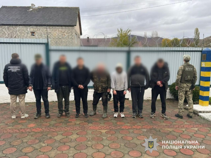 На Берегівщині правоохоронці затримали зловмисника, який намагався переправити шістьох військовозобов’язаних через кордон