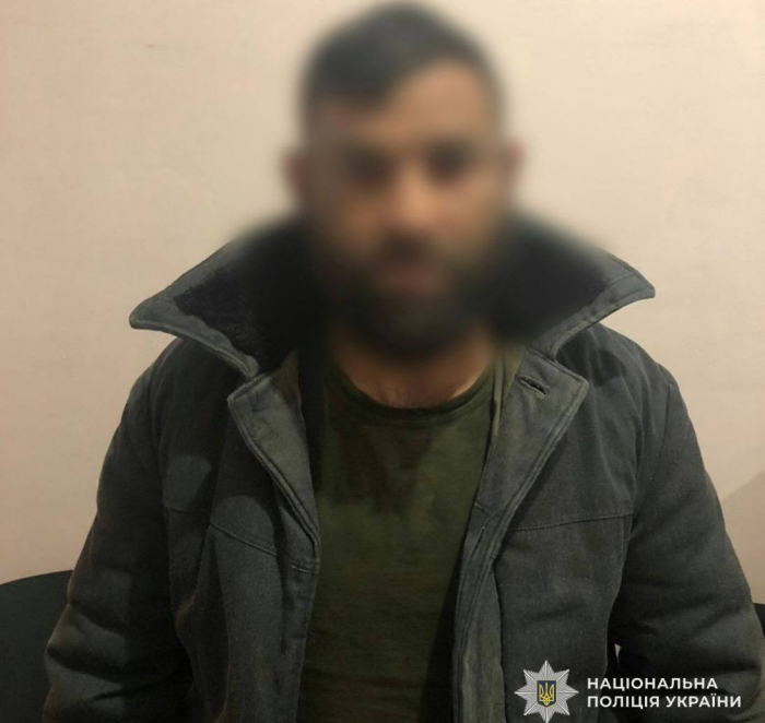 Поліцейські Мукачівщини затримали зловмисника, який побив охоронця дитячого будинку