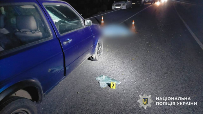 Поліцейські Закарпаття розслідують ДТП у селі Кострина, внаслідок якої загинув пішохід