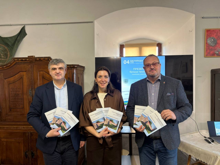 Брошури трьома мовами про краєзнавчий музей імені Тиводара Легоцького: в Ужгороді відбулася презентація