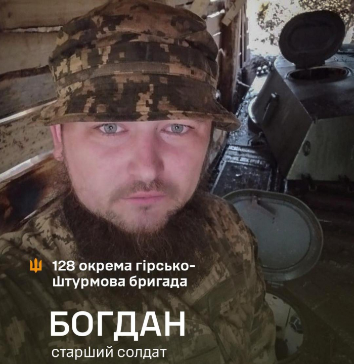 «До війни я випікав у ресторані «Наполеони» й «Медовики», а зараз у нас найпопулярніший – вафельний торт зі згущонкою». Історія бійця 128-ї бригади Богдана

