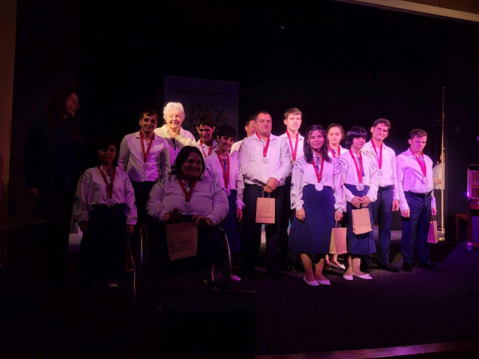 В Ужгороді відбувся обласний тур Всеукраїнського фестивалю творчості осіб з інвалідністю «Барви життя».