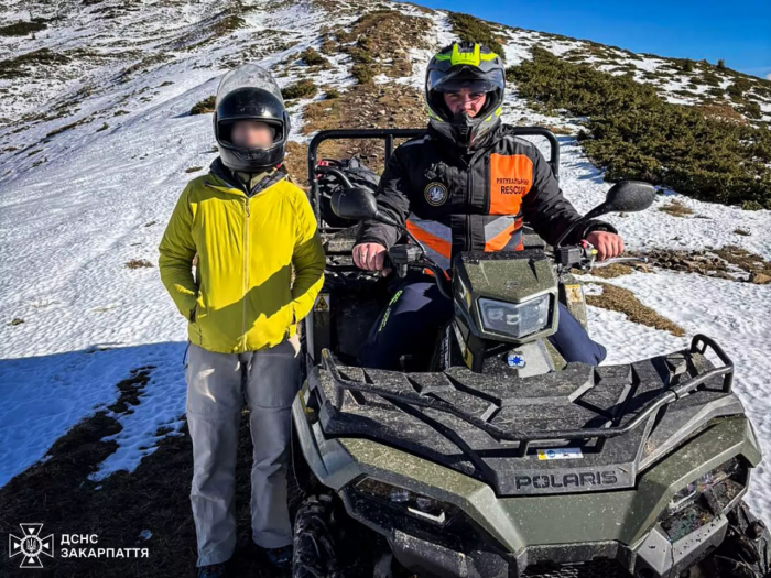 Закарпатські рятувальники відшукали туристку, яка заблукала біля гори Петрос