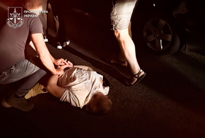 Нові схеми втечі за кордон на Закарпатті: 6 підозрюваних, 98 тисяч доларів хабарів і 14 зупинених «втікачів» - тижневий дайджест прокуратури