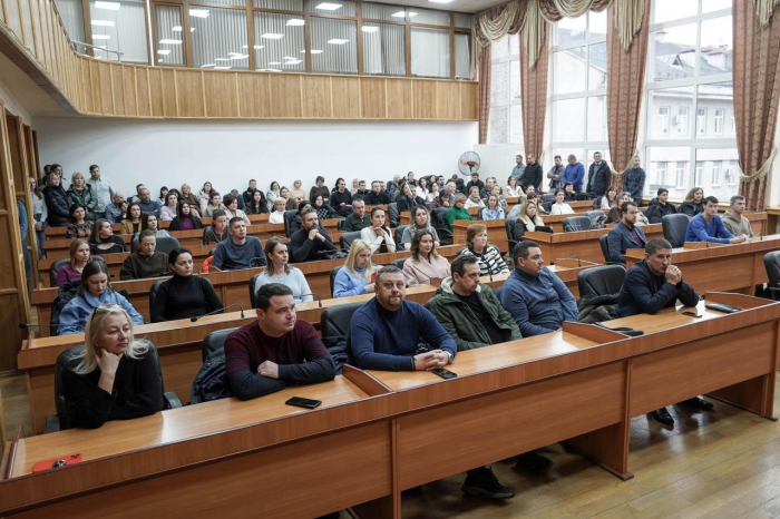 «Кожен може долучитися»: в Ужгородській міськраді обговорили набір на курс підготовки населення до нацспротиву