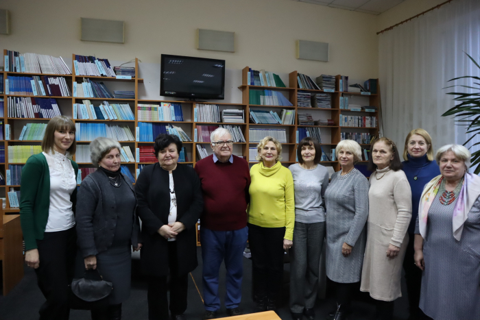 В Ужгороді презентували мілітарний роман Петра Ходанича «Жінка в червоній сукні»

