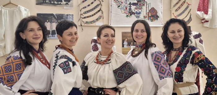 Студії “Косиця” 10 років: в Ужгородському скансені відкрили виставку закарпатських сорочок