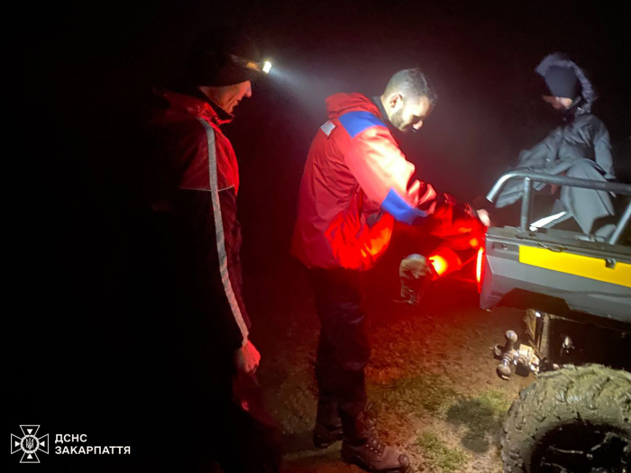 Гірські рятувальники надали допомогу потерпілій в горах на Хустщині
