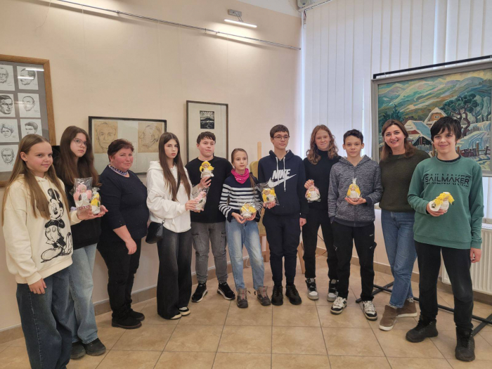 Ужгородський скансен завершив рік різдвяною майстернею з виготовлення янголиків