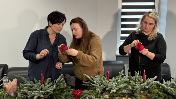 Арттерапевтичний захід "Flowers therapy" для дружин і матерів військових провели в Ужгороді