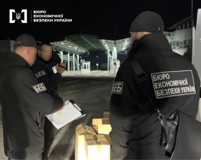 БЕБ викрило контрабанду під виглядом гуманітарки: на Закарпатті вилучено понад 36 тисяч пачок сигарет

