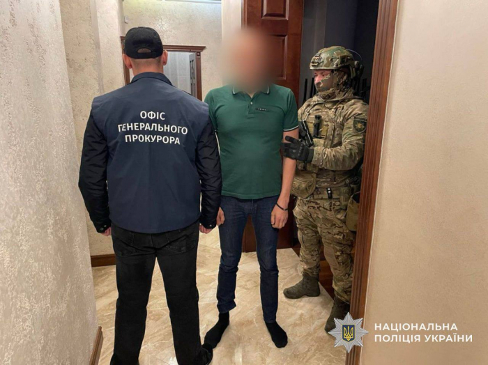 Заробили майже пів мільйона доларів на переправленні чоловіків через кордон: на Закарпатті судитимуть організатора та членів злочинної організації