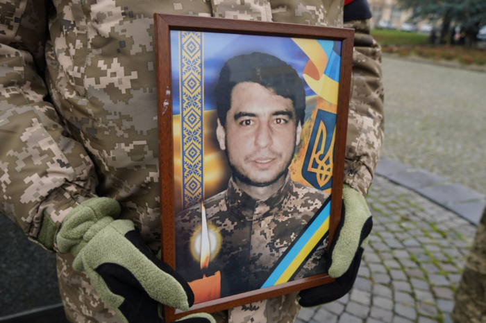 В Ужгороді сьогодні провели в останню земну дорогу 51-річного захисника Золтана Калої 

