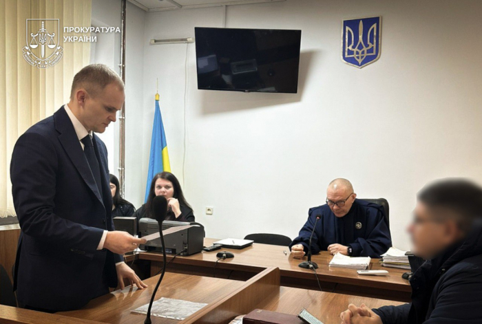 9,6 років за напад у дворі багатоповерхівки - в Ужгороді засуджено грабіжника, який напав на чоловіка