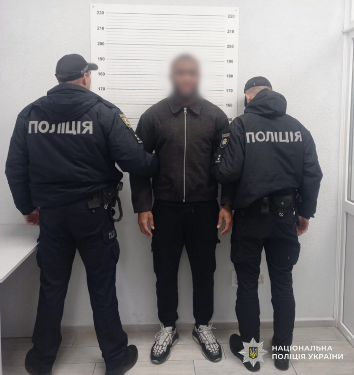 В Ужгороді поліцейські затримали іноземця, який пограбував працівницю візового центру

