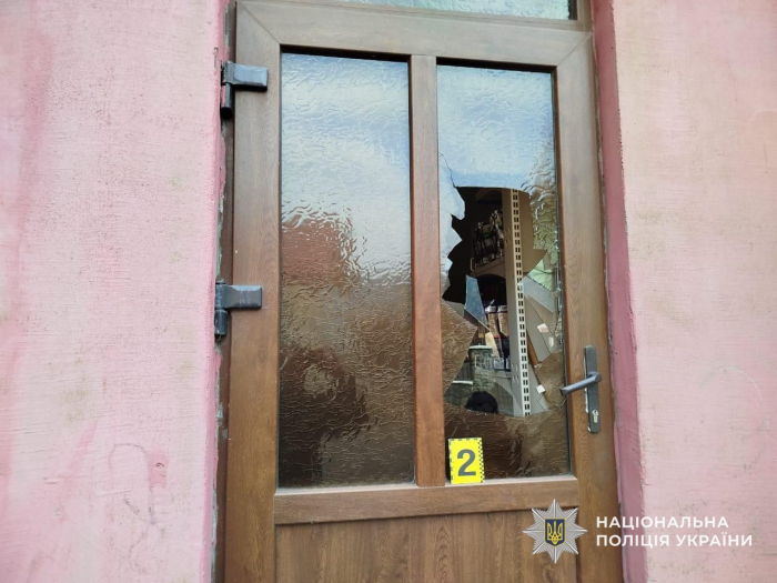 На Рахівщині поліцейські затримали зловмисника, який обікрав місцеву крамницю – виніс кілька блоків сигарет