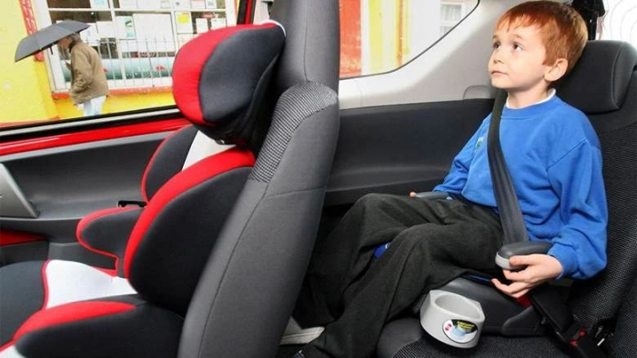 Дитина відмовляється сидіти в бустері - що робити