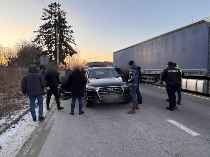 На Львівщині викрили ділків, які «спеціалізувалися» на переправленні через кордон військовозобов’язаних чоловіків
