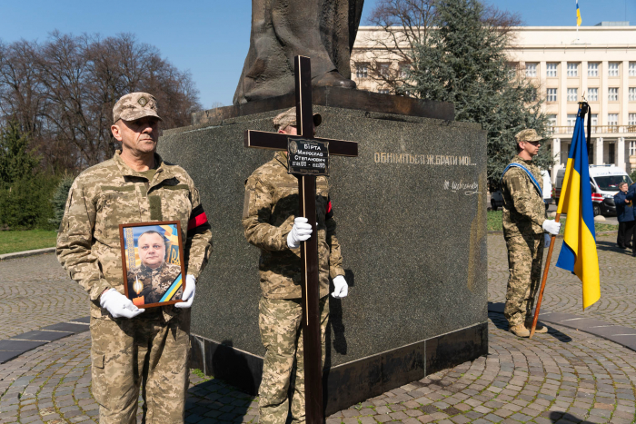 В Ужгороді сьогодні попрощалися із молодшим сержантом Мирославом Біртою