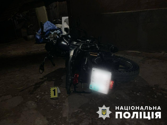 На Мукачівщині слідчі розслідують аварію, в якій неповнолітній на мотоциклі смертельно травмував пішохода

