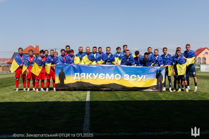 Символічний пас в Ужгороді на матчі чемпіонату України з футболу зробив ветеран російсько-української війни