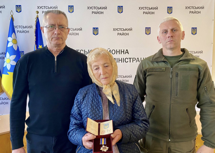 На Закарпатті рідним полеглих захисників вручили державні нагороди