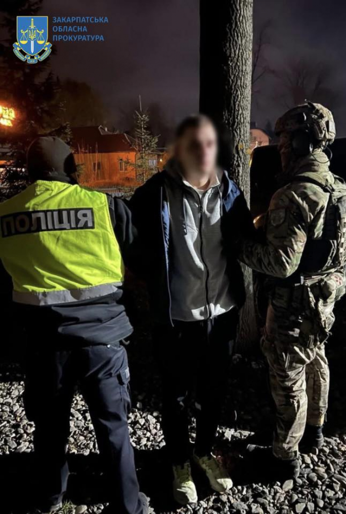 За підпал службового автомобіля поліції на Закарпатті судитимуть двох мешканців Рахівщини