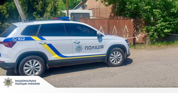 На Мукачівщині внаслідок вибуху гранати загинув чоловік, ще один - поранений: деталі від поліції