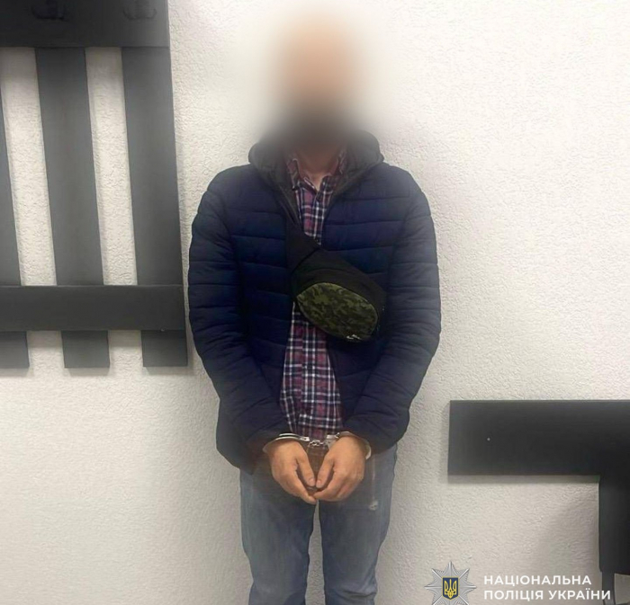 Мукачівські поліцейські затримали зловмисника, який вистрілив у свого сусіда