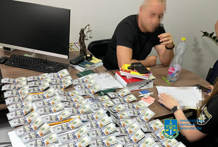 Закарпатська обласна прокуратура оголосила підозру адвокату, затриманому за одержання 17 300 дол США неправомірної вигоди