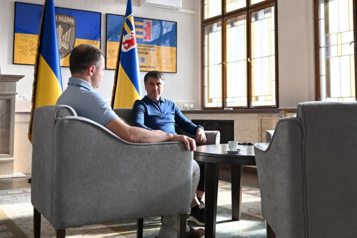 Голова Закарпатської ОВА зустрівся із мовним Омбудсманом