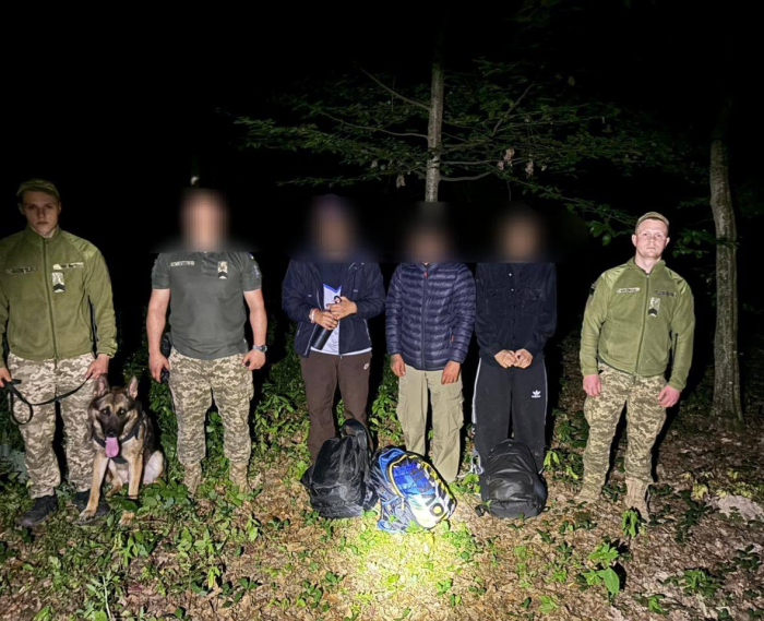 Закарпатські прикордонники затримали трьох громадян Індії поблизу кордону зі Словаччиною