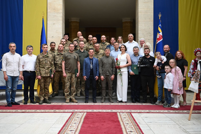 З нагоди Дня Конституції - визнання для закарпатців, які змінюють країну