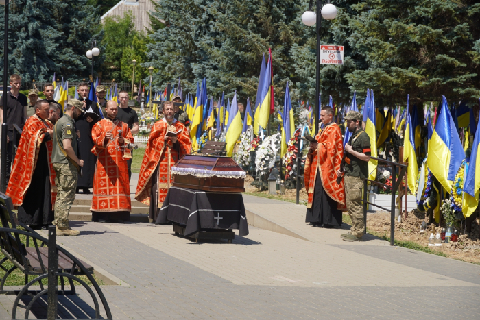 Ужгород попрощався із полеглим Героєм, 40-річним солдатом Сергієм Желізкою