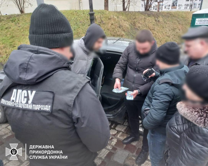 5 років тюрми: на Закарпатті чоловік брав $10 тисяч за переправлення ухилянтів через кордон

