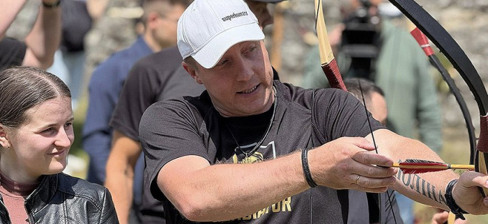 «Гладіатори» в ужгородському замку запрошують постріляти з лука