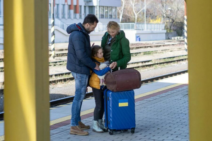 Чи потрібен дозвіл батька, якщо дитина їде за кордон з мамою по біометрії?