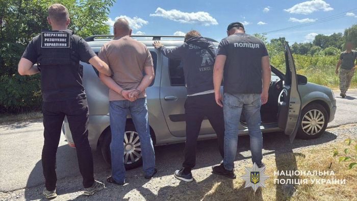 На Закарпатті поліцейські викрили жителя Тернопільщини, який за 12 000$ переправляв чоловіків через кордон

