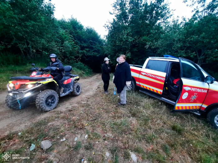 Рятувальники допомогли 12 туристам, які занедужали під час відпочинку в горах