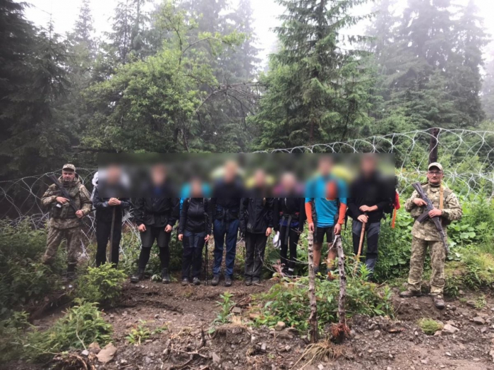 Восьмеро громадян Чехії незаконно потрапили в Україну – їх затримали прикордонники