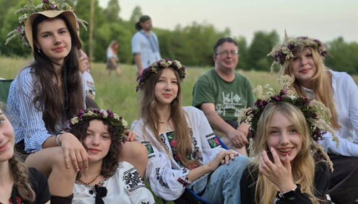 Стати кращою версією себе. Навіщо сучасні українські підлітки на два тижні виходять із зони комфорту й живуть без гаджетів у лісі