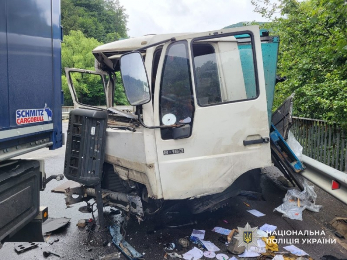 Ще одна смертельна ДТП: на Мукачівщині зіткнулися дві вантажівки, загинув чоловік